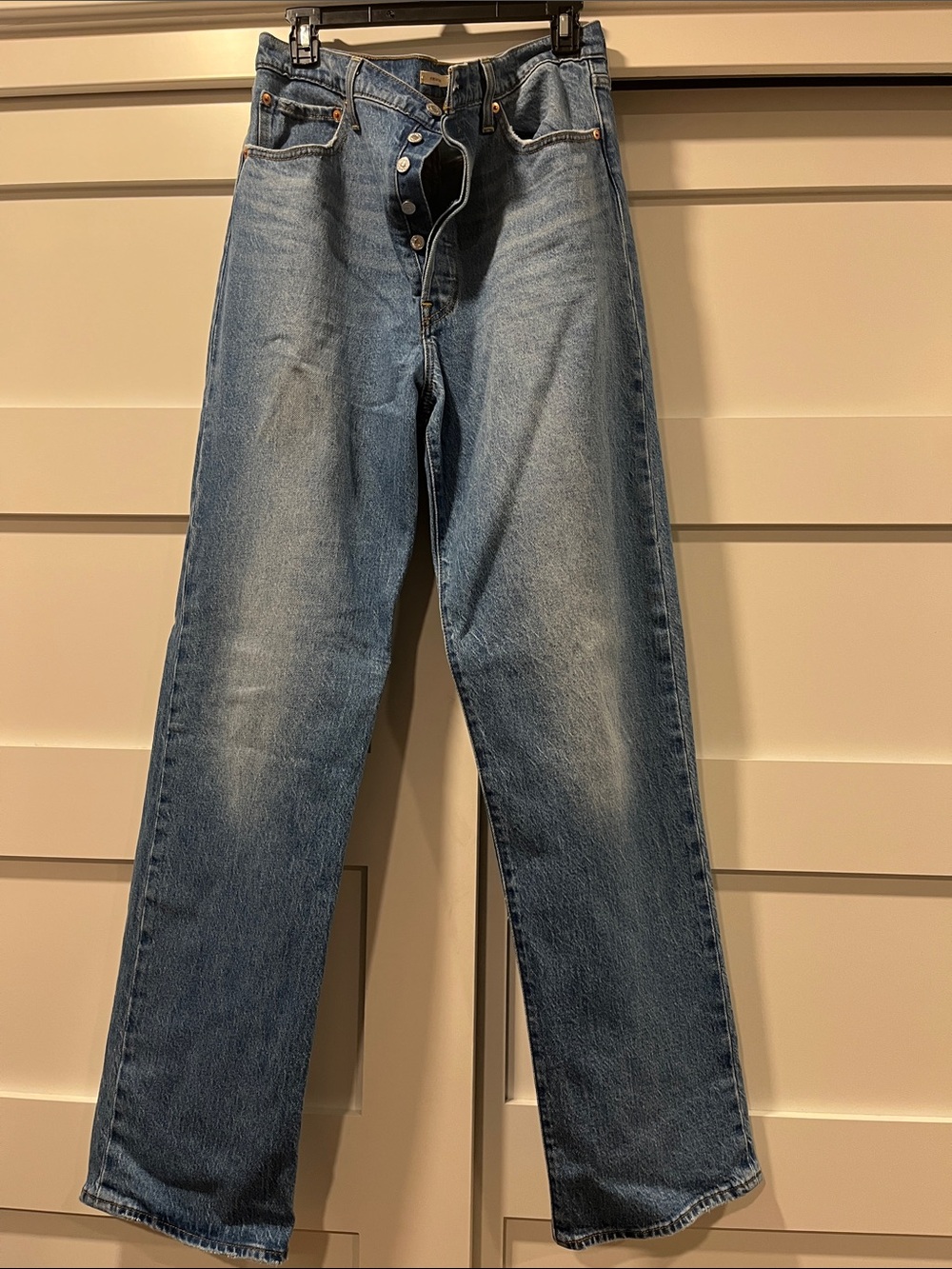 Levi’s ribcage straight -Leg Jeans - Light Blue. Full length. 32x34